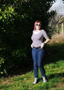 Outfit mit Jeans und Streifenshirt